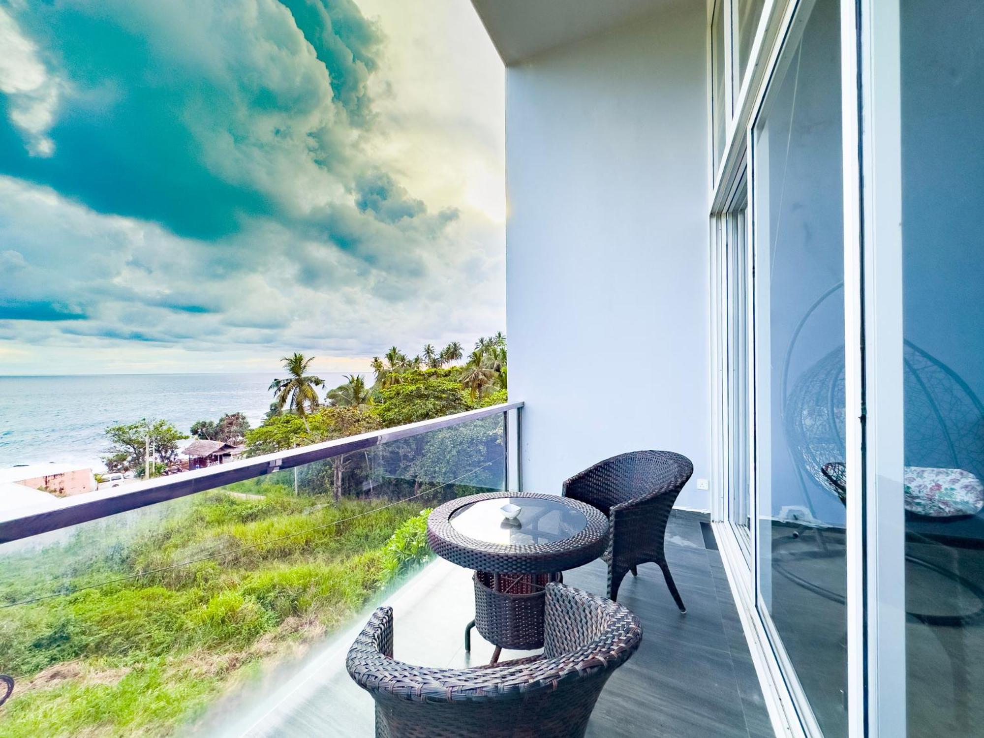 Mazarine Surf Suites Hiriketiya Діквелла Екстер'єр фото